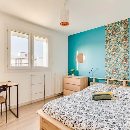 Apartment 2 Chambres, Dernier Etage, Parking Gratuit Dans Residence, Balcon & Coucher De Soleil *